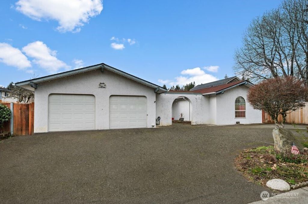 Photo of 15401 Meridian Avenue N, Shoreline, WA 98133 (MLS # 2490678)