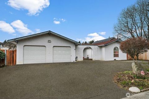 Photo of 15401 Meridian Avenue N, Shoreline, WA 98133 (MLS # 2490678)