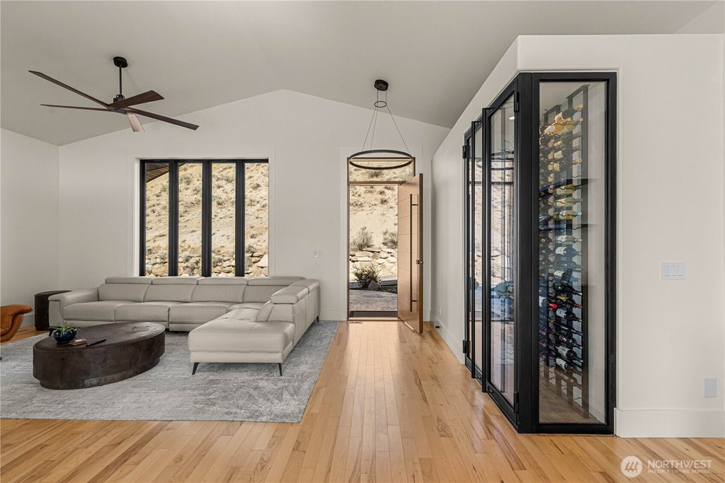Photo of 700 Upper Daniels Drive, East Wenatchee, WA 98802 (MLS # 2588143)