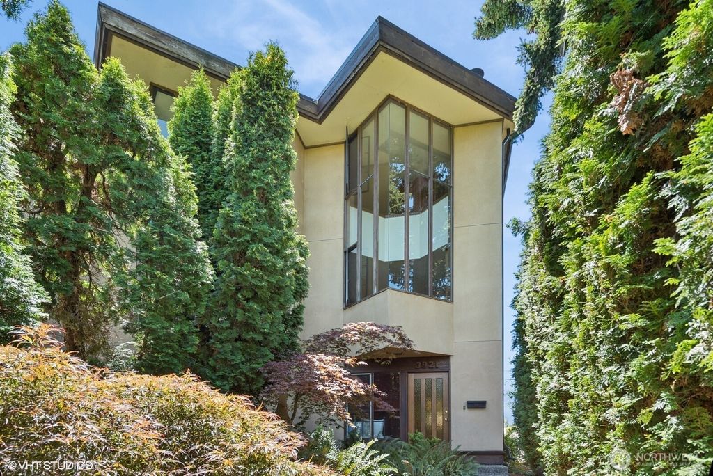 Photo of 3921 S Angeline Street, Seattle, WA 98118 (MLS # 2407560)