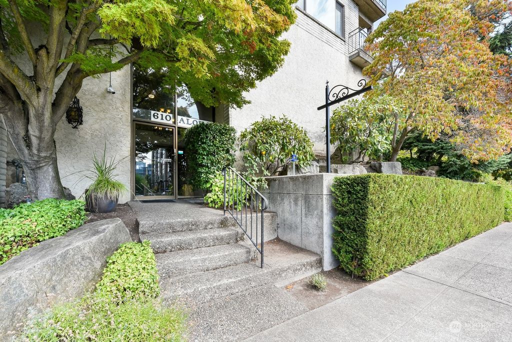 Photo of 610 Aloha Street #402, Seattle, WA 98109 (MLS # 2158729)