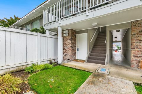 Photo of 5722 122nd Place SE #235, Bellevue, WA 98006 (MLS # 2449554)