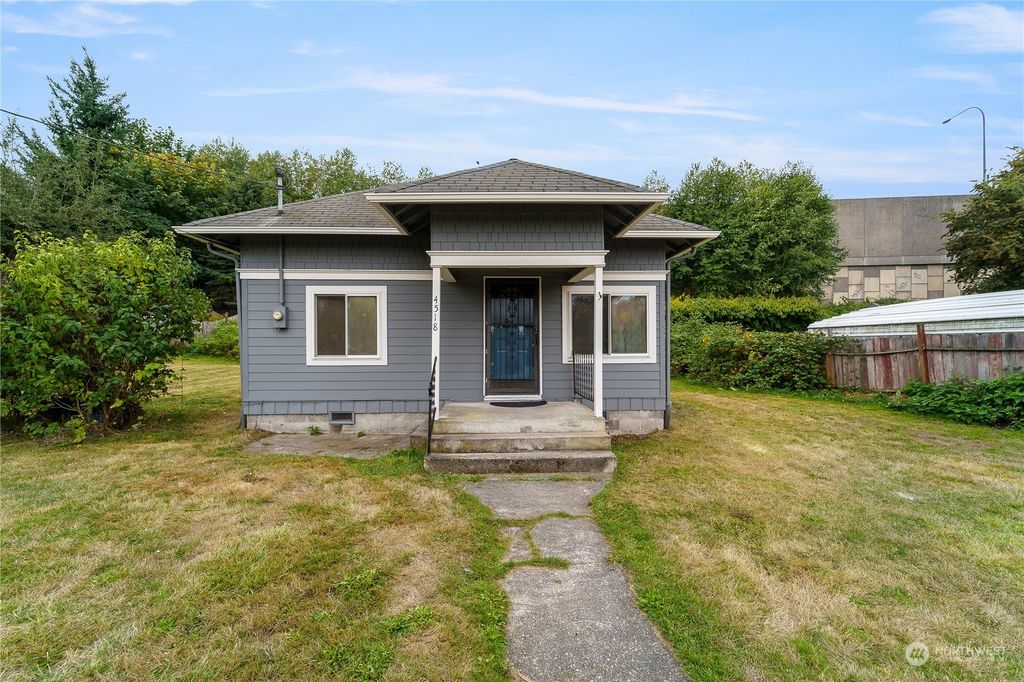 Photo of 4518 S 4th Avenue, Everett, WA 98203 (MLS # 2176003)