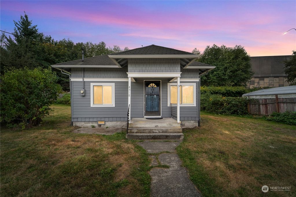 Photo of 4518 S 4th Avenue, Everett, WA 98203 (MLS # 2176003)