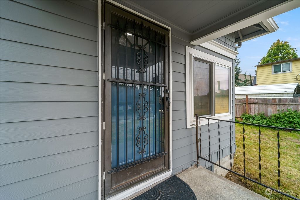 Photo of 4518 S 4th Avenue, Everett, WA 98203 (MLS # 2176003)