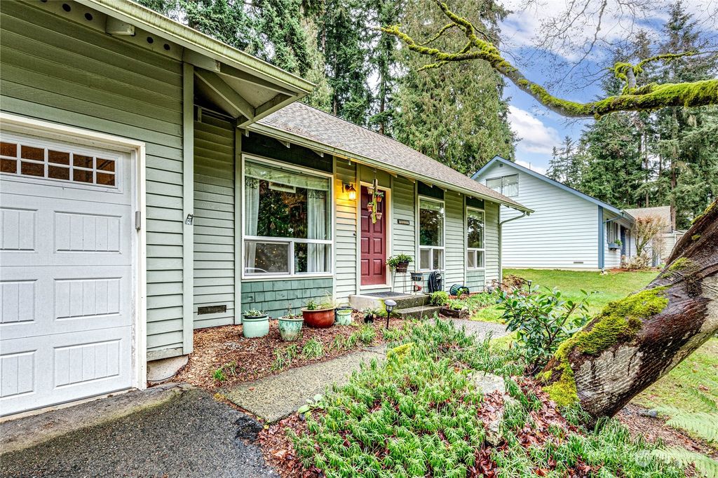 Photo of 14340 117th Avenue NE, Kirkland, WA 98034 (MLS # 2320494)