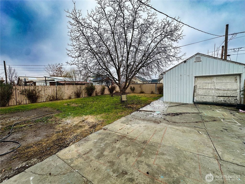 Photo of 712 S 10th Street, Sunnyside, WA 98944 (MLS # 2467708)