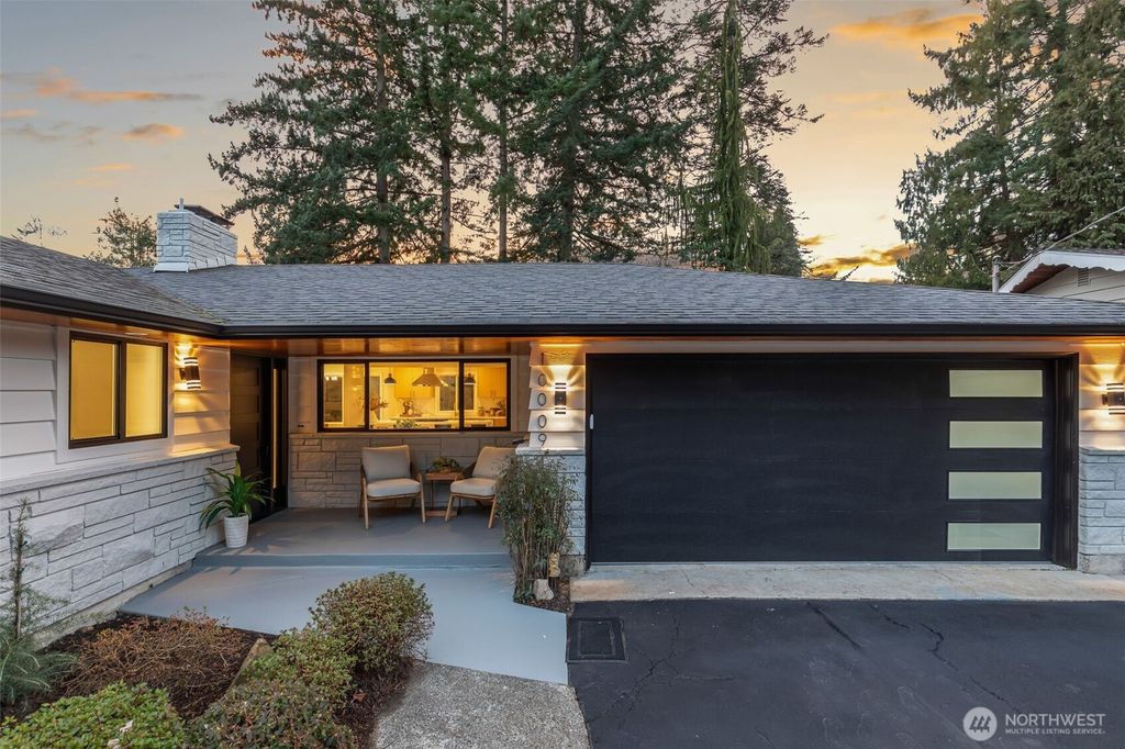 Photo of 10009 45th Avenue NE, Seattle, WA 98125 (MLS # 2485005)