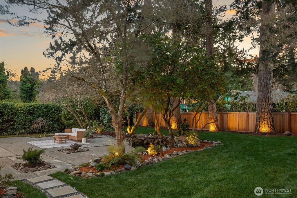 Photo of 10009 45th Avenue NE, Seattle, WA 98125 (MLS # 2485005)