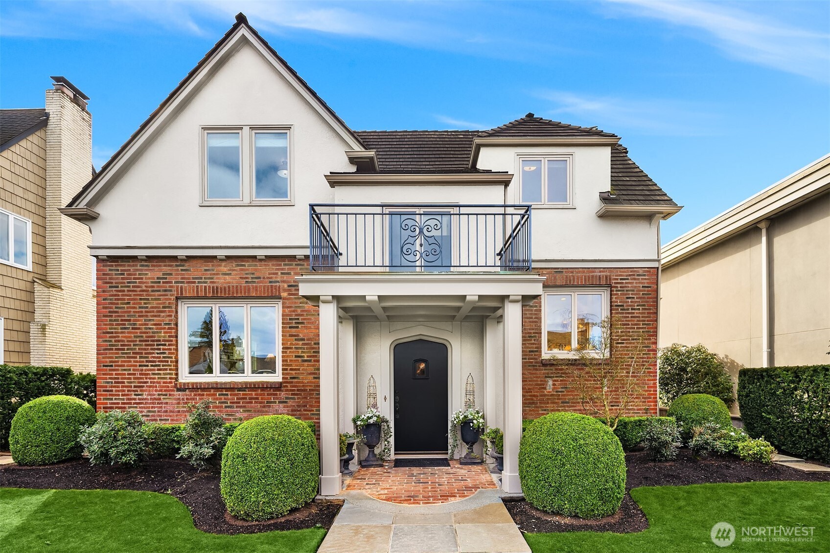 2519 Crestmont Place W