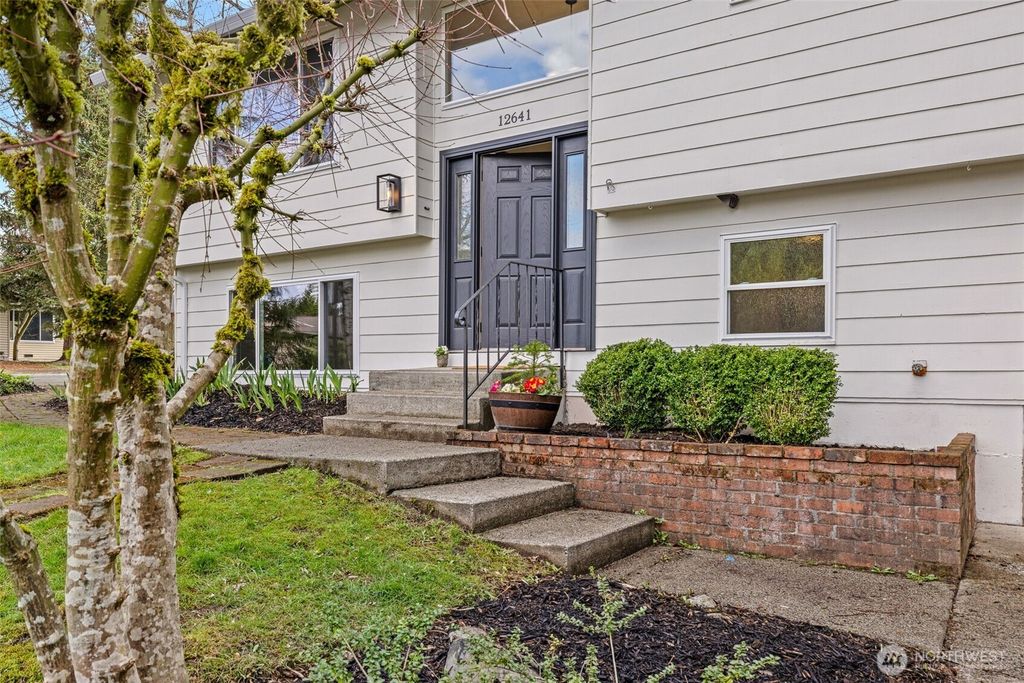 Photo of 12641 NE 154th St St, Woodinville, WA 98072 (MLS # 2355062)