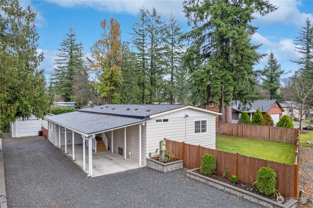 Photo of 613 1st Avenue W, Gold Bar, WA 98251 (MLS # 2184885)