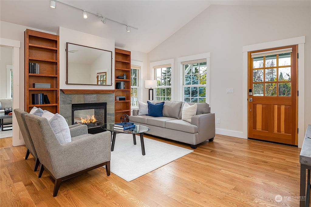 Photo of 4252 85th Avenue SE, Mercer Island, WA 98040 (MLS # 2016313)