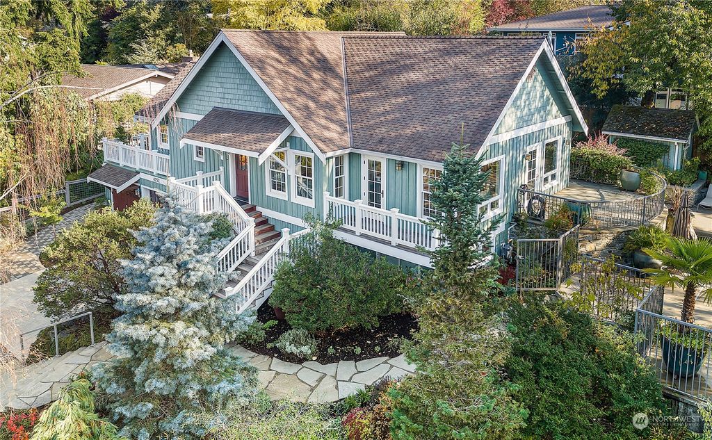 Photo of 4252 85th Avenue SE, Mercer Island, WA 98040 (MLS # 2016313)