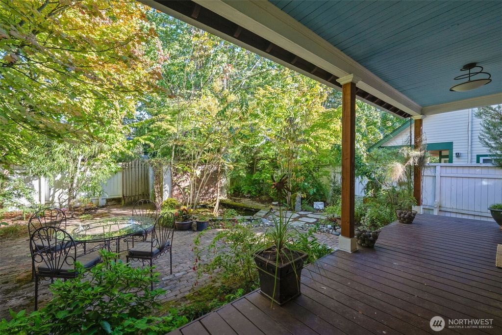 Photo of 825 15th Avenue, Seattle, WA 98122 (MLS # 2438552)