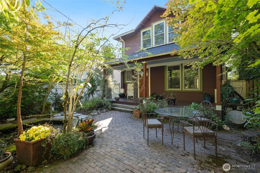 Photo of 825 15th Avenue, Seattle, WA 98122 (MLS # 2438552)