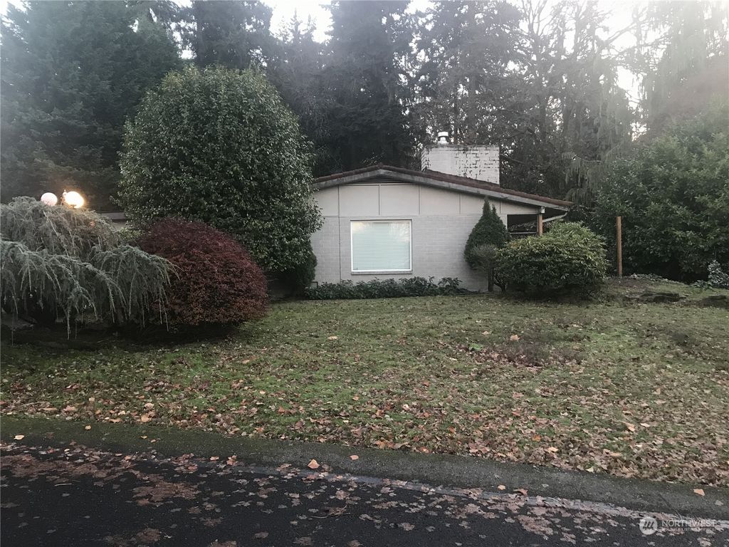 Photo of 3203 103rd Place NE, Bellevue, WA 98004 (MLS # 2181930)