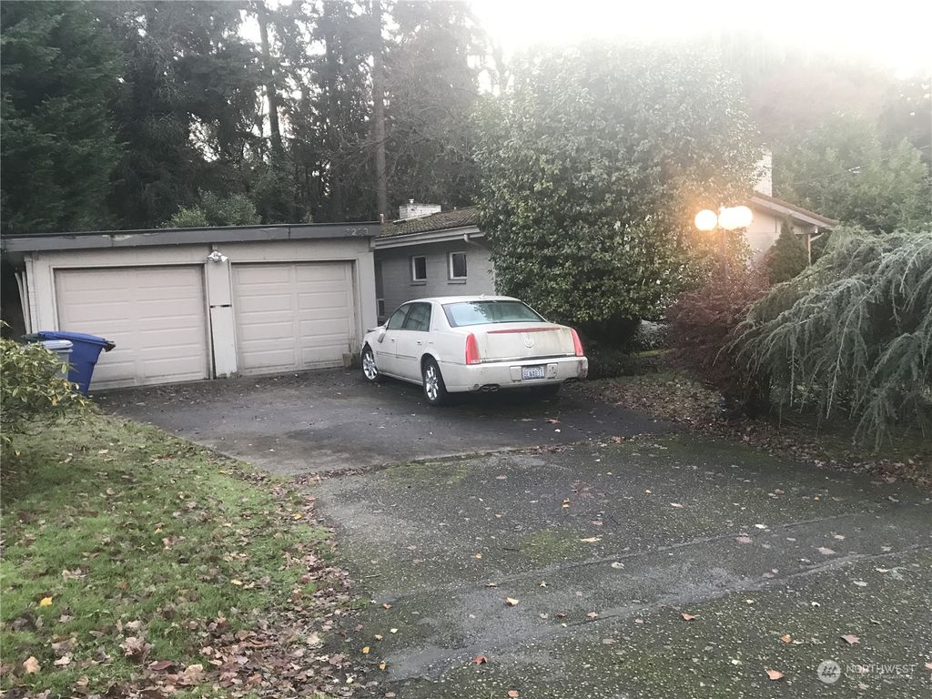 Photo of 3203 103rd Place NE, Bellevue, WA 98004 (MLS # 2181930)
