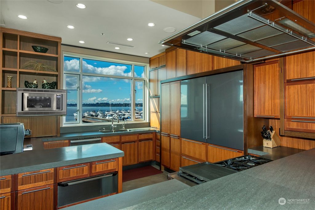 Photo of 213 Lake Street S, Kirkland, WA 98033 (MLS # 2029128)