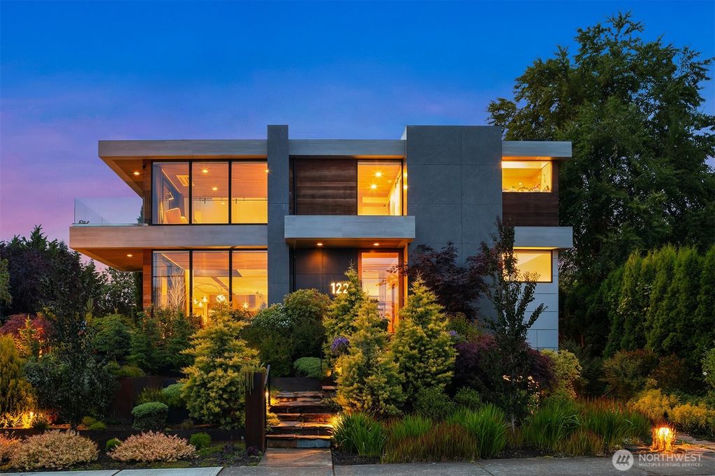 Photo of 122 10th Avenue, Kirkland, WA 98033 (MLS # 2480297)