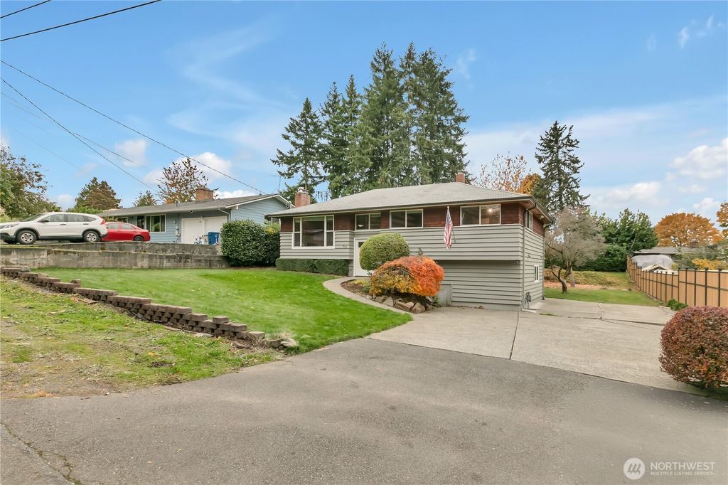 Photo of 835 Hilltop Avenue, Kent, WA 98031 (MLS # 2451312)
