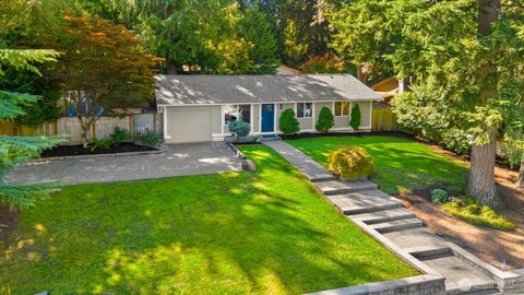 Photo of 10325 NE 125th Place, Kirkland, WA 98034 (MLS # 2582843)