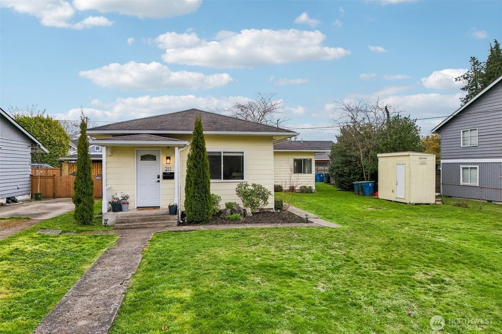 Photo of 211 Ave F #1 &amp; 2, Snohomish, WA 98290 (MLS # 2499323)