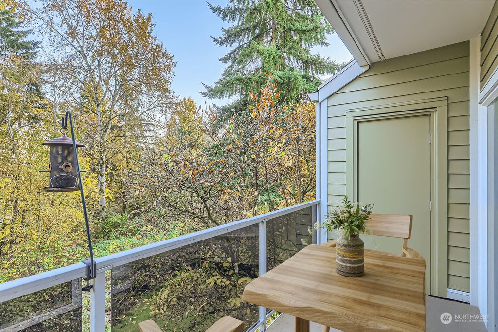 Photo of 7122 156th Place NE, Redmond, WA 98052 (MLS # 2180104)