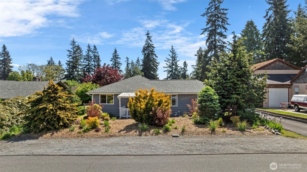 Photo of 6517 Elliott Way, Everett, WA 98203 (MLS # 2369596)