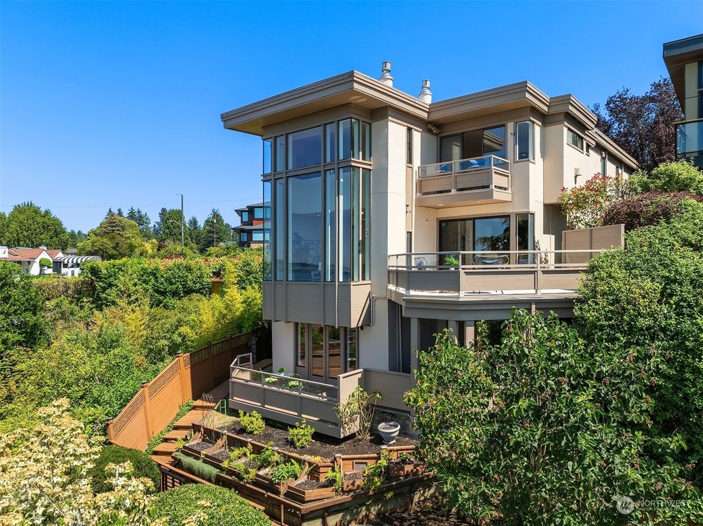 Photo of 9553 31st Avenue NW, Seattle, WA 98117 (MLS # 2262746)