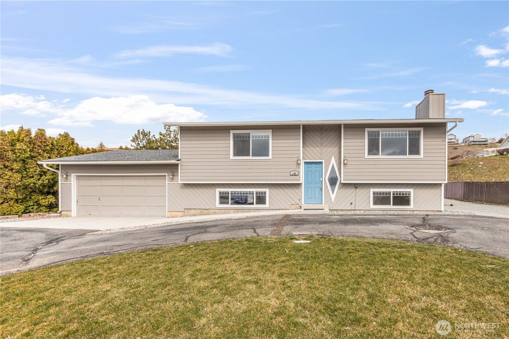 Photo of 109 Pyramid Place, Chelan, WA 98816 (MLS # 2493569)