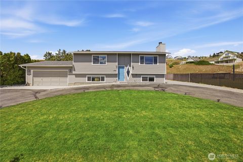 Photo of 109 Pyramid Place, Chelan, WA 98816 (MLS # 2493569)