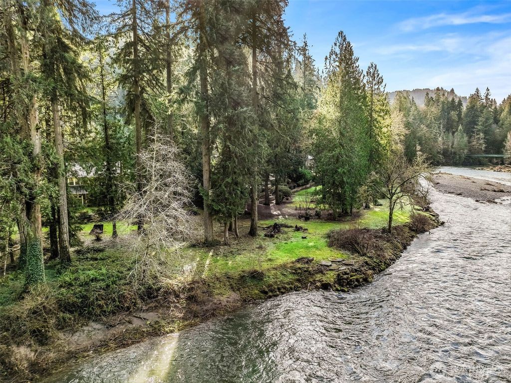 Photo of 125 River Glen Terrace, Kalama, WA 98625 (MLS # 2483929)
