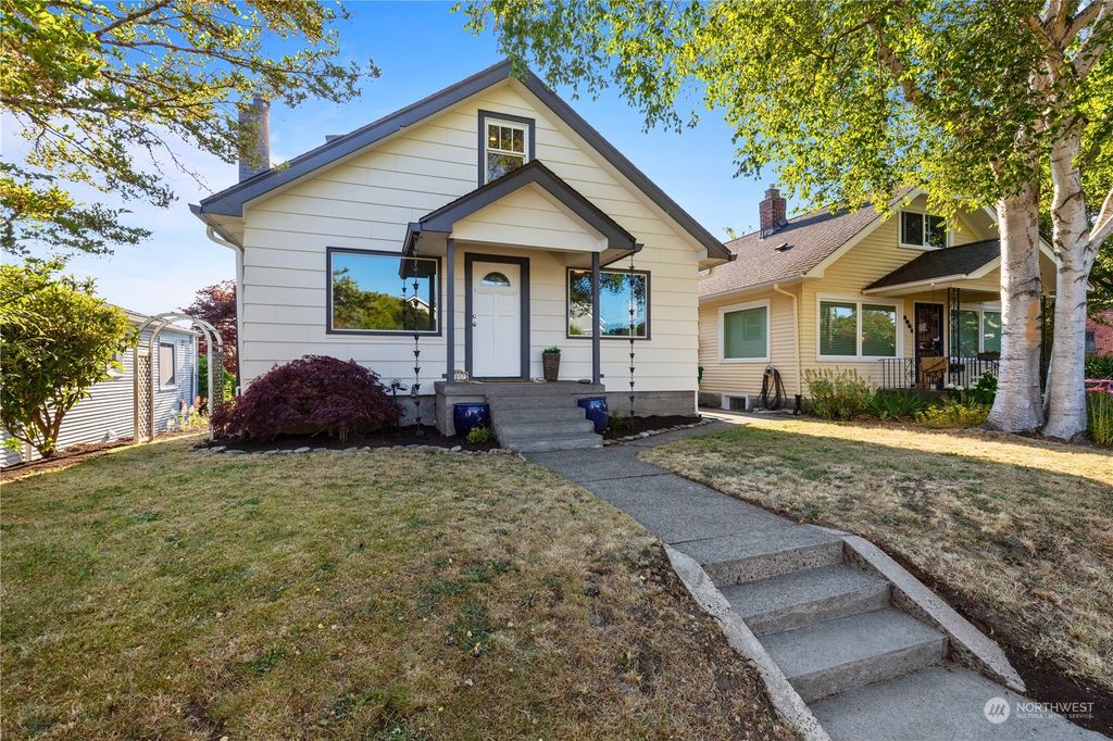 Photo of 8057 21st Avenue NW, Seattle, WA 98117 (MLS # 2262902)