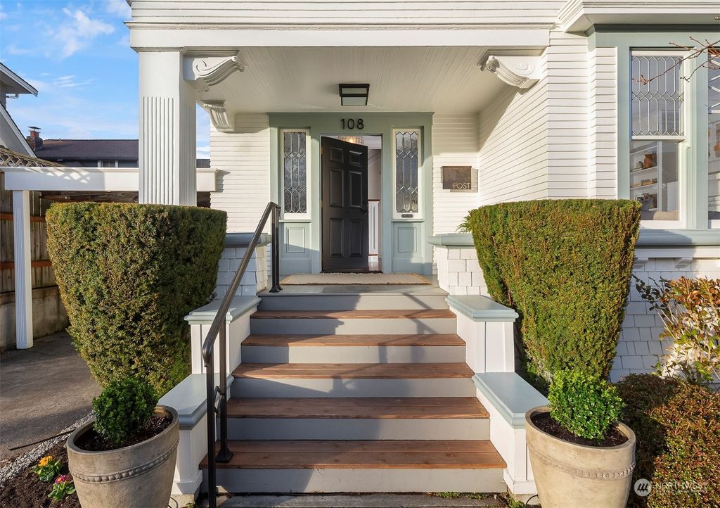 Photo of 108 Hayes Street, Seattle, WA 98109 (MLS # 2203176)