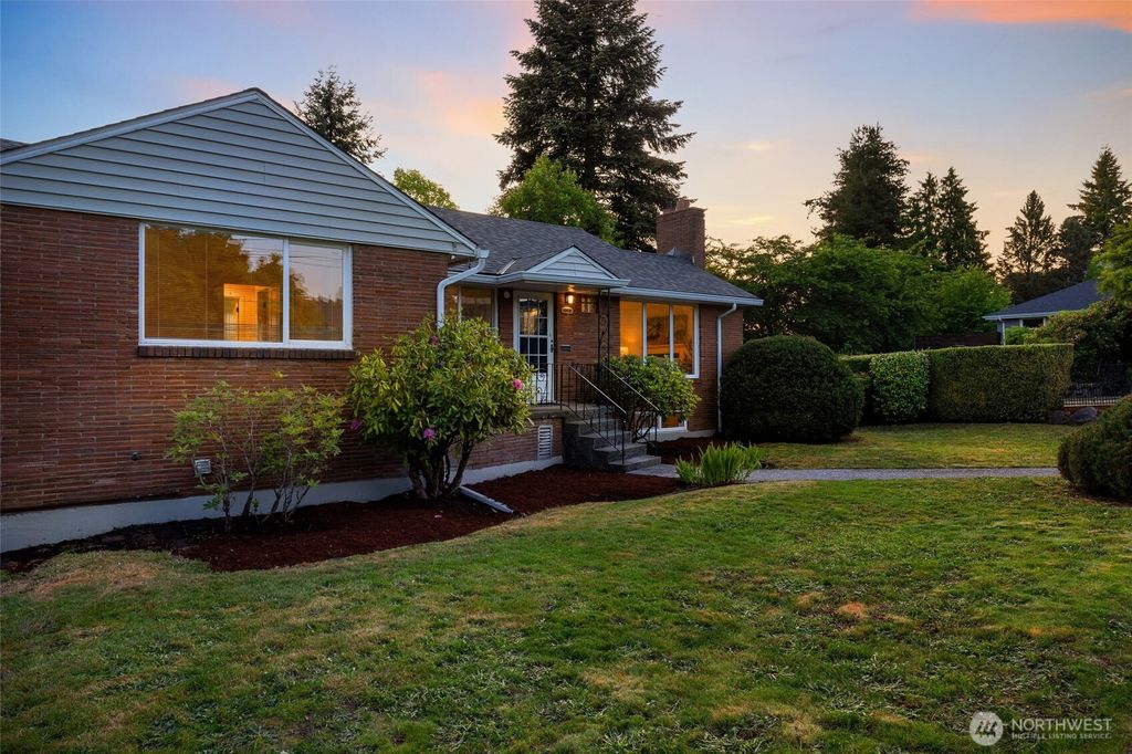 Photo of 6559 43rd Avenue NE, Seattle, WA 98115 (MLS # 2385840)
