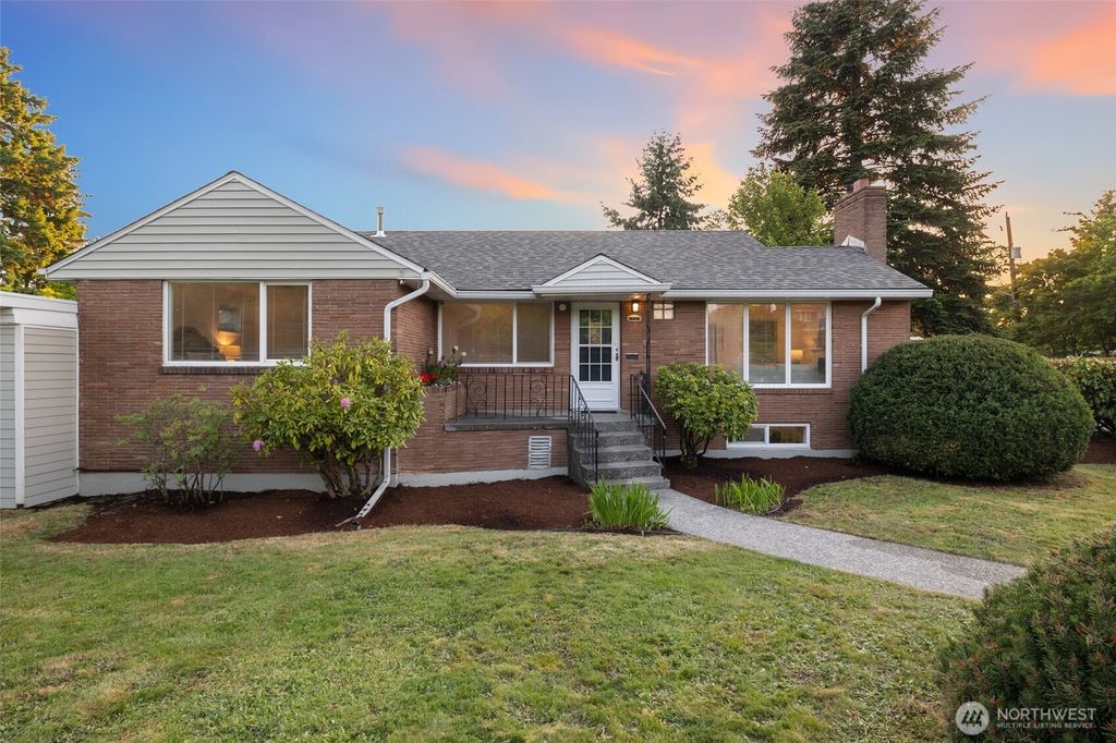 Photo of 6559 43rd Avenue NE, Seattle, WA 98115 (MLS # 2385840)