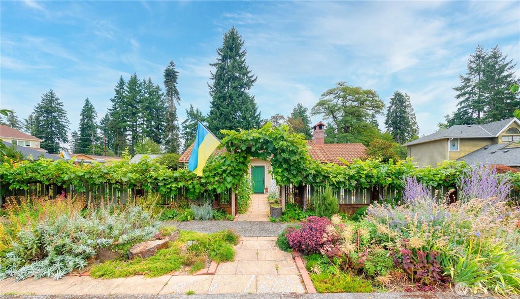 Photo of 16532 21st Avenue NE, Shoreline, WA 98155 (MLS # 2468155)