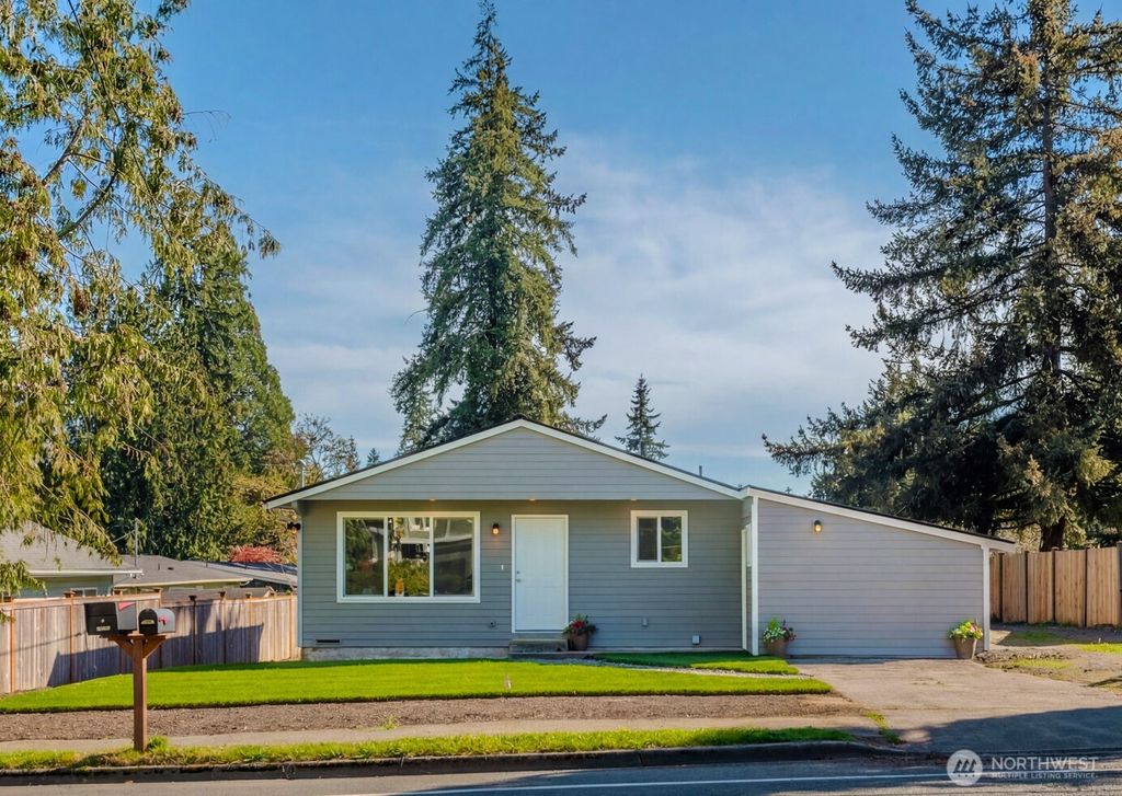 Photo of 6114 208th Street SW, Lynnwood, WA 98036 (MLS # 2511208)