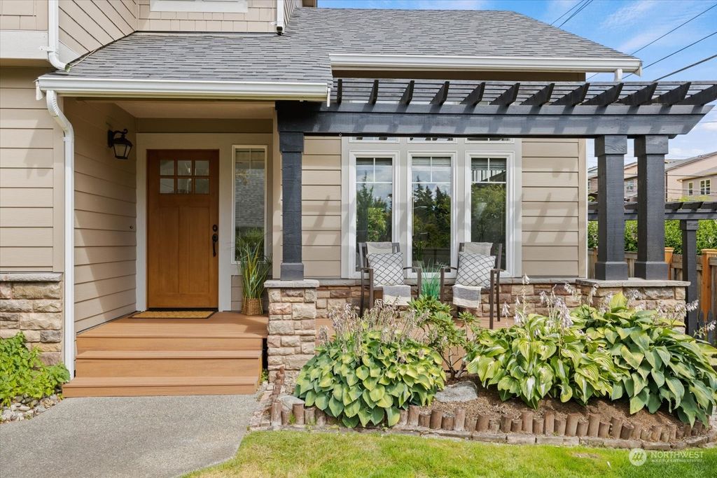 Photo of 8257 NE 124th Place, Kirkland, WA 98034 (MLS # 2143913)