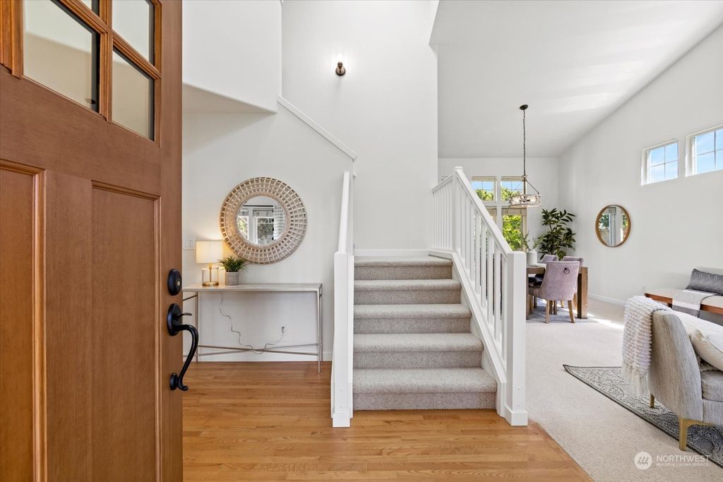 Photo of 8257 NE 124th Place, Kirkland, WA 98034 (MLS # 2143913)