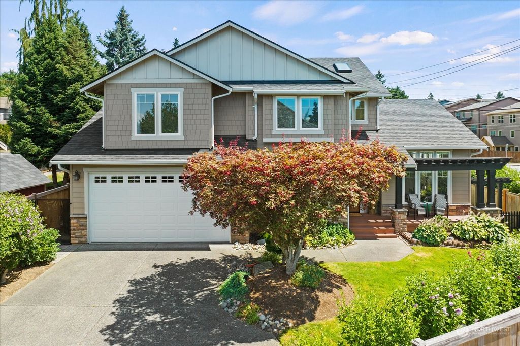Photo of 8257 NE 124th Place, Kirkland, WA 98034 (MLS # 2143913)
