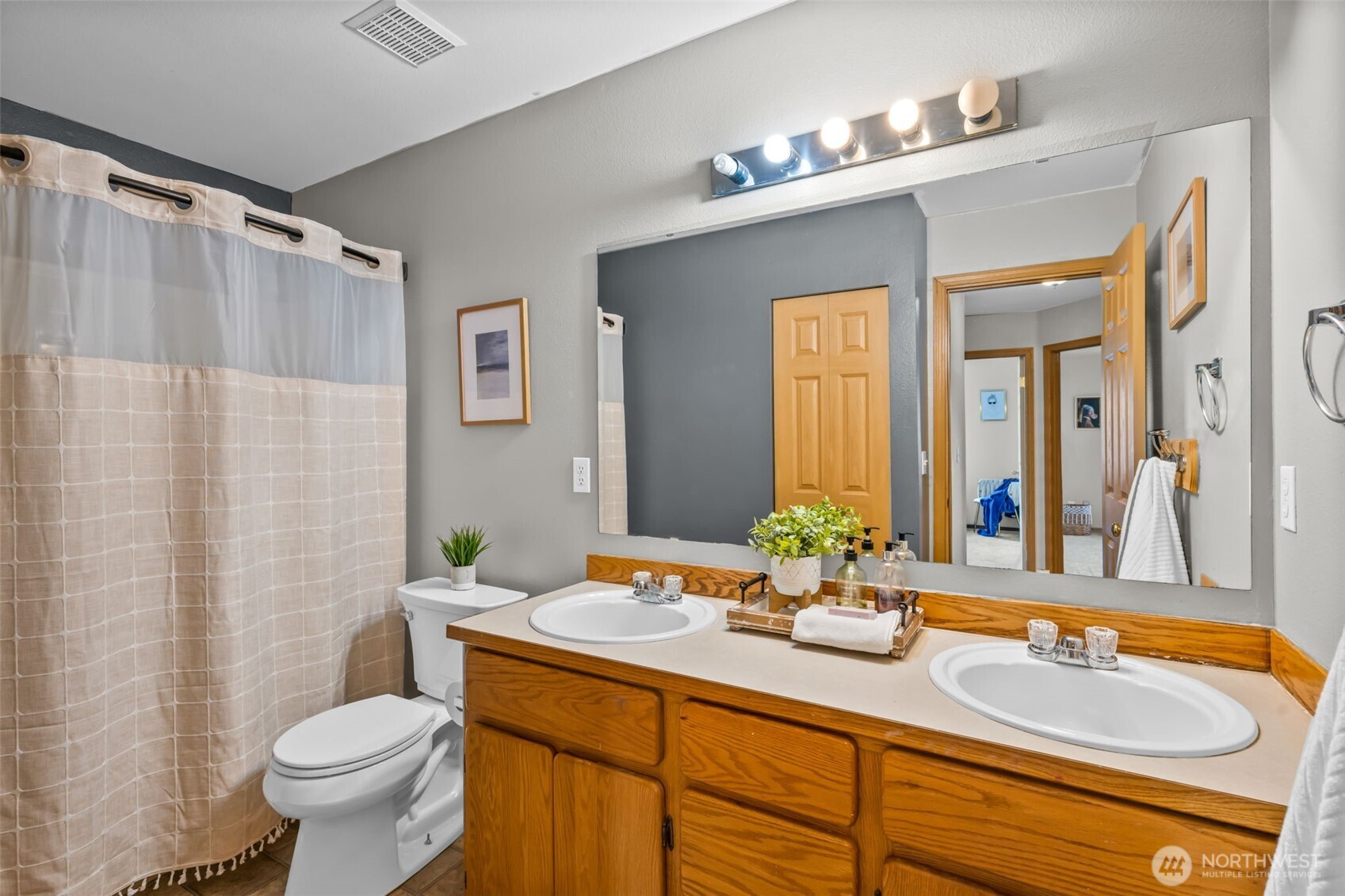 Puyallup, Washington 98374, United States, 4 Bedrooms Bedrooms, ,3 BathroomsBathrooms,Residential,Active,245751