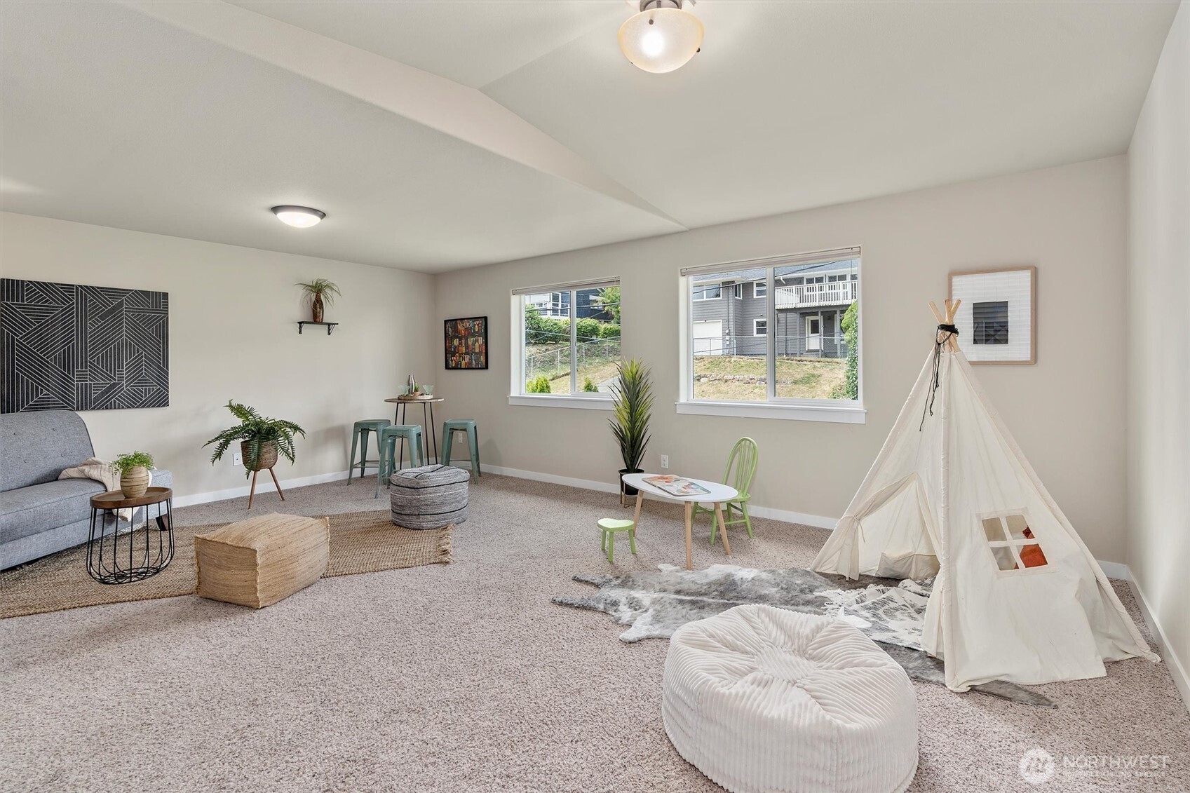 Tacoma, Washington 98407, United States, 5 Bedrooms Bedrooms, ,4 BathroomsBathrooms,Residential,Active,161856