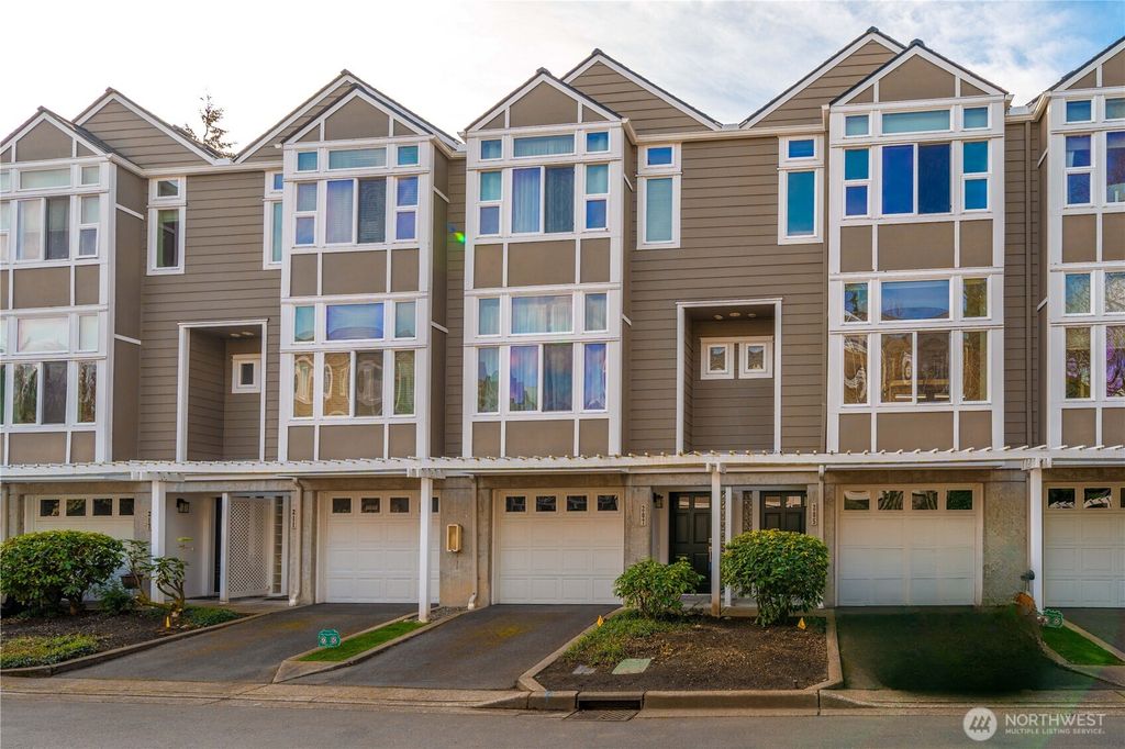 Photo of 207 5th Place S #4, Kirkland, WA 98033 (MLS # 2342789)