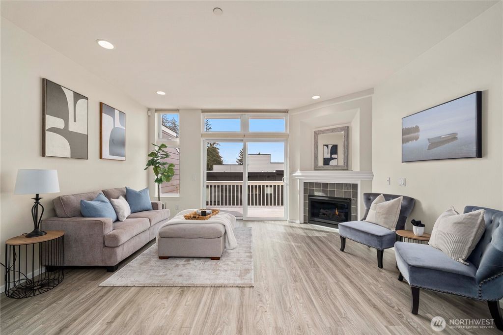 Photo of 207 5th Place S #4, Kirkland, WA 98033 (MLS # 2342789)