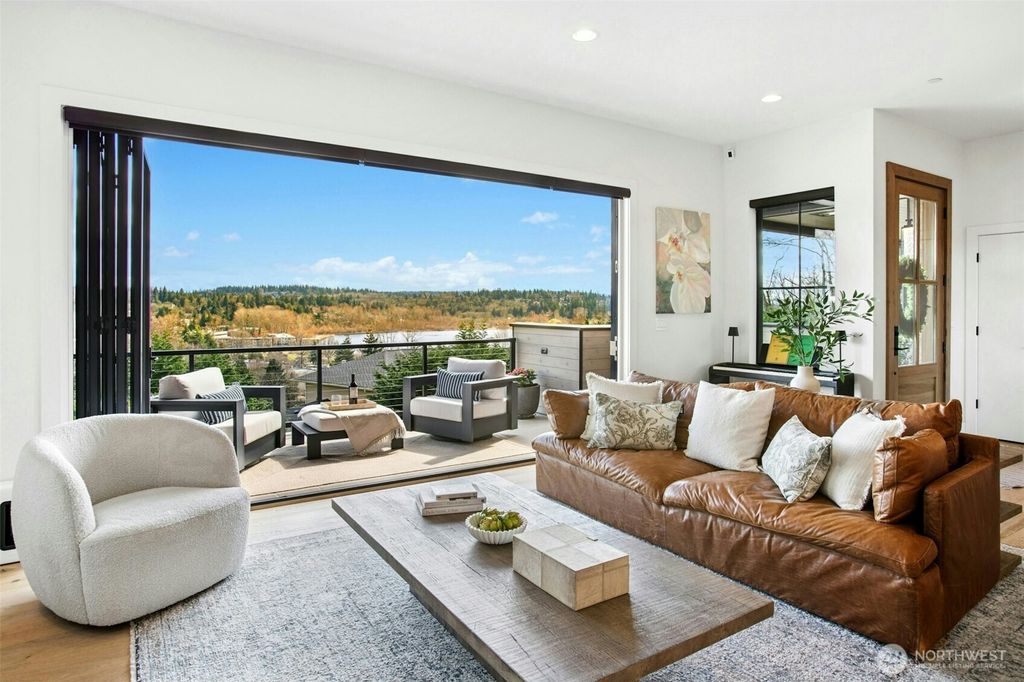 Photo of 9030 NE 117th Place, Kirkland, WA 98034 (MLS # 2368077)