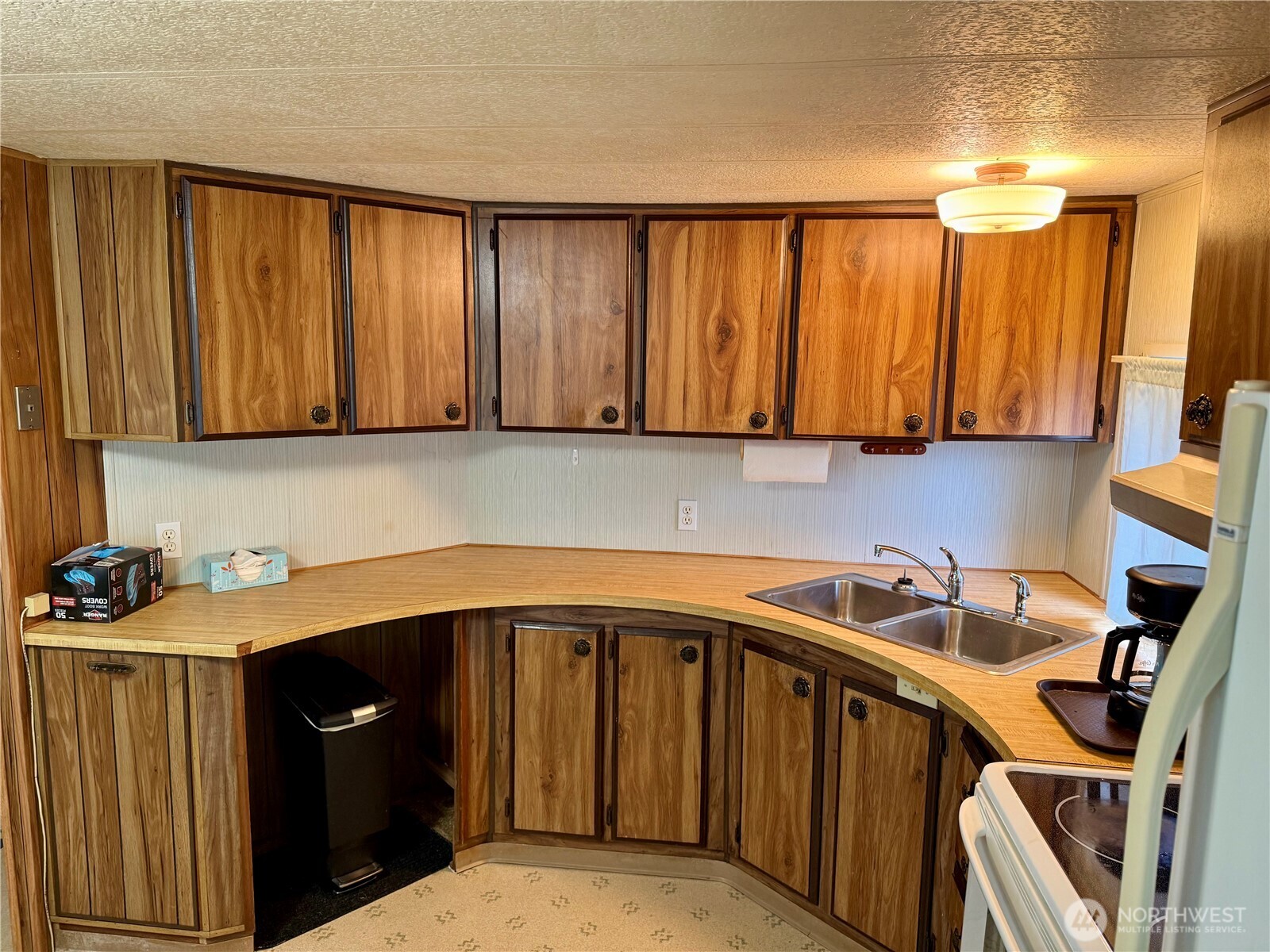 2400 Donovan Street 40