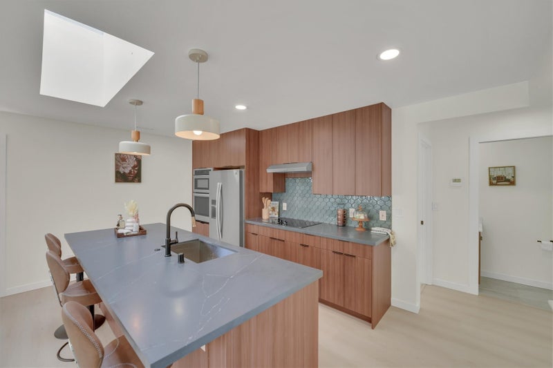 2559 NE 98th Street
