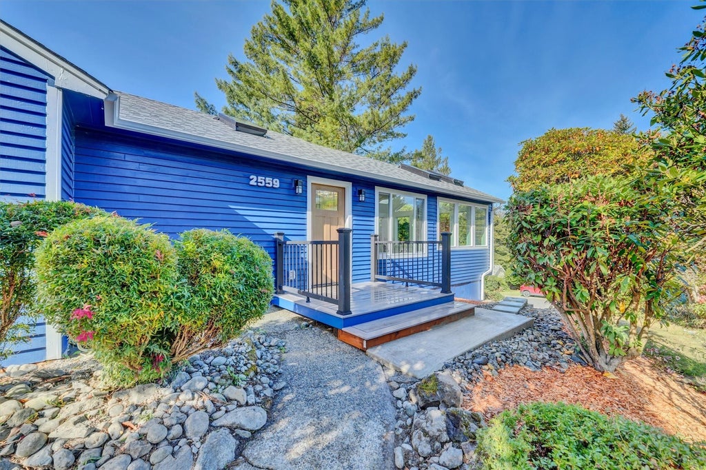 Photo of 2559 NE 98th Street, Seattle, WA 98115 (MLS # 2595821)